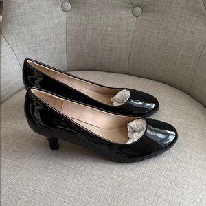 Dream Pairs Classic Black Patent Women's Mid Heel Pumps
